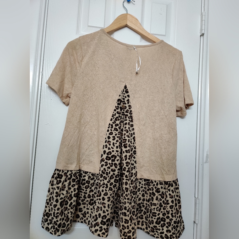 Umgee Beige Short Sleeve Top with Animal Print Hem - Picture 3 of 5
